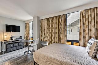 Inviting Waikiki Grand Hotel Room One Block to Beach! - Honolulu - 7