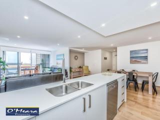 The Shoal 303 Air Conditioning WI-FI Netflix Views Linen and Lift - Shoal Bay - 0