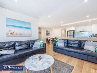 The Shoal 303 Air Conditioning WI-FI Netflix Views Linen and Lift - Shoal Bay - 4
