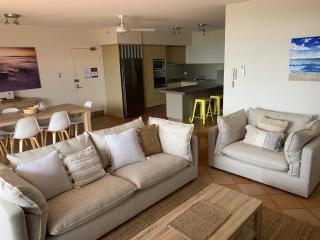 Aqua Promenade Beachfront Holiday Apartments - Sunrise Beach - 6