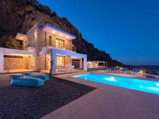 Beautiful villa with infinity pool and sea view - Kalithies - 5