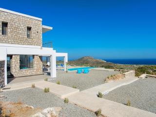 Beautiful villa with infinity pool and sea view - Kalithies - 8
