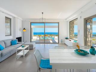 Beautiful villa with infinity pool and sea view - Kalithies - 2