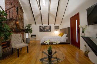 Dreamy Farmhouse in Studio City - 3