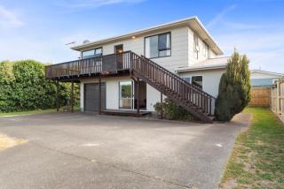 Rainbow Lake House - Lake Taupō Holiday Home - 0