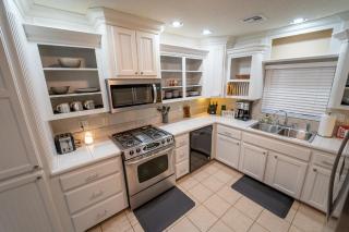 The Drover House by USAO in Chickasha, Fenced Yard, King Bed, Smart TV, High Speed WIFI & Covered Parking - 5