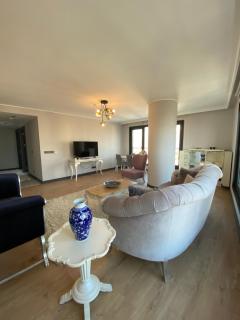 Luxury Central Fully Equipped 3BR 2BA Apartment by Siena Suites - 9