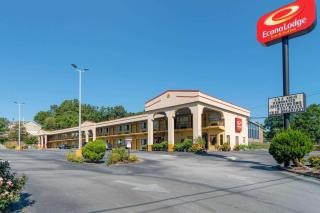 Econo Lodge Inn & Suites - 8