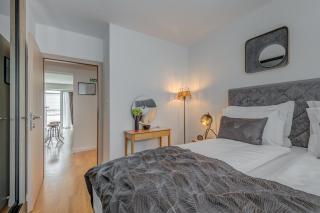 Paparazzi Apartment - 1