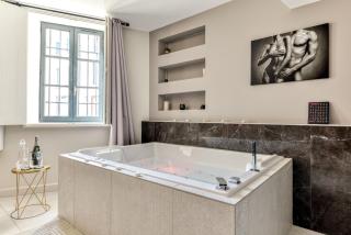 Les Gîtes de Laure - O Lit Divin, Instant de volupté, BALNEO SAUNA, Climatisation, Netflix, 160m de la Cité Médiévale - Carcassonne - 6