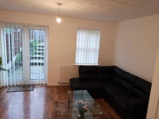 Quiet residential area within easy reach to town - Manchester - 2
