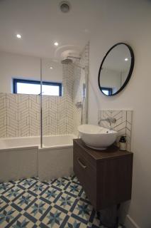 Flat 2 High Tide House - Stylish flat with large terrace and incredible sea views - 2