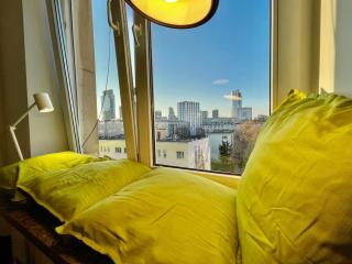 HOLIDAY 2 WiFi 300Mbs 70’TV Netflix HBO Max Apple - 3