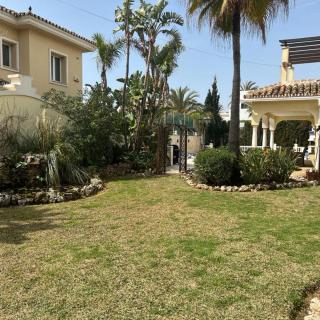 Beautiful villa 2 steps from the BEACH - Marbella - 8