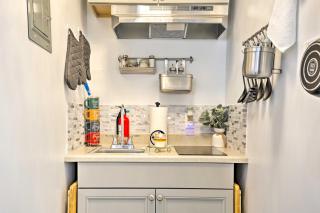 Central Elmont Studio with Great Outdoor Space! - Elmont - 2