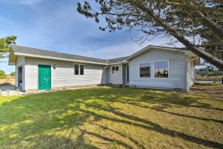 Pet-Friendly Ocean Park Home with Decks and View! - Ocean Park - 8