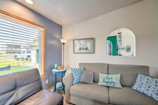 Pet-Friendly Ocean Park Home with Decks and View! - Ocean Park - 6