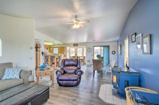Pet-Friendly Ocean Park Home with Decks and View! - Ocean Park - 5