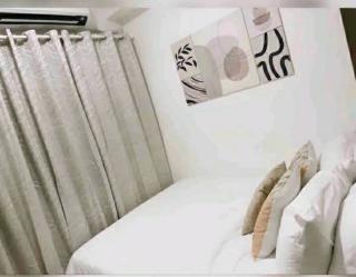 Cozy 1BR with balcony at Fame Residences - Manila - 5