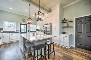 Spacious Abode, Walk to Texas Heroes Square! - Gonzales - 3