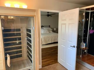 Stunning 3,400 sq ft Lake House w Boat Dock, Sauna, Steam Shower, and More - Clearlake Oaks - 5