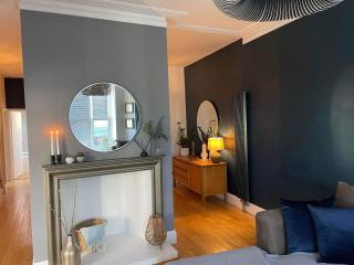 The Clock Tower Apartment - Spacious, Modern, 2 Bed Room Apartment , Southsea with Free parking - sleeps 4 - Portsmouth - 2