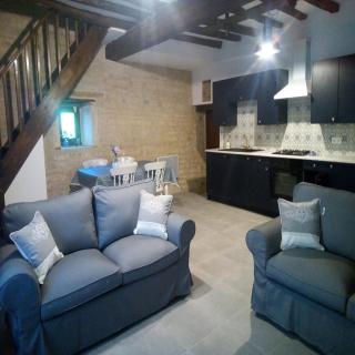 Rustic 2-Bed Gite near Chef-Boutonne sleeps 4 - 7