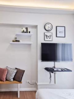 SHERISSE' CONDO @ THE LOOP WITH WIFI,CABLE AND HOT & COLD SHOWER, - Cagayan de Oro - 5