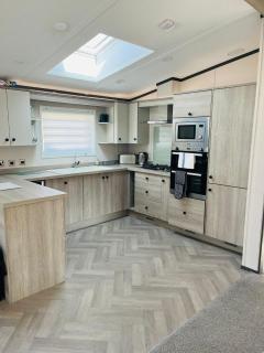 Brackencroft Lodge with Hot Tub - York - 5