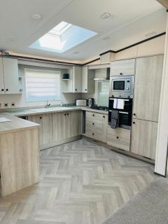 Brackencroft Lodge with Hot Tub - York - 6