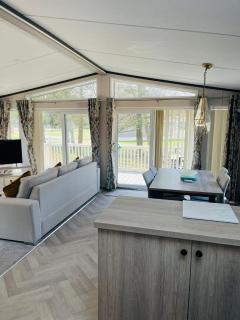 Brackencroft Lodge with Hot Tub - York - 4