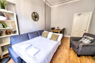 Edinburgh City Central Apartment Sleeps 6 Free Parking - Edimburgo - 6