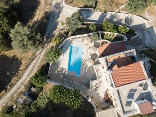 Prinus Country Retreat Apokoronas, heated pool, 13km from the sea - Embrósneros - 6