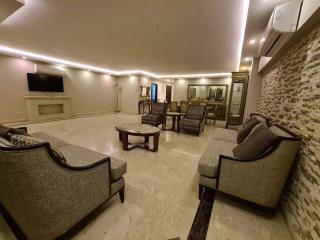 Spacious Executive Luxury Apartment with Balcony - Cairo - 9