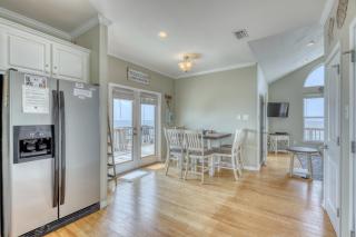 Villa Delphinus - Beachfront! and Pet Friendly! Feel the ocean breezed and hear the waves lapping right at your doorstep! home - Dauphin Island - 1