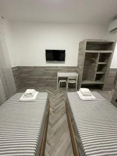 Holiday Rooms Rho - Rho - 9