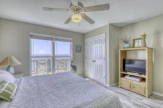 Beach Music - Gorgeous and Gulf Front! Large deck allows you to stargaze with the waves crashing beneath you, home - Dauphin Island - 2