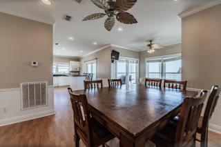 Shamrock Shores Bottom Floor - Large gulf front deck and a private sea wall for fishing! Rent as a 4 or 6 bedroom! home - Dauphin Island - 5