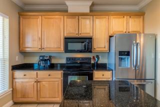 KeyWester - BEACHFRONT! Pet Friendly! Sit on the back deck and listen to the waves crash, home - Dauphin Island - 3