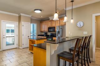 KeyWester - BEACHFRONT! Pet Friendly! Sit on the back deck and listen to the waves crash, home - Dauphin Island - 5