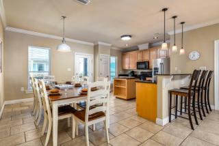 KeyWester - BEACHFRONT! Pet Friendly! Sit on the back deck and listen to the waves crash, home - Dauphin Island - 1