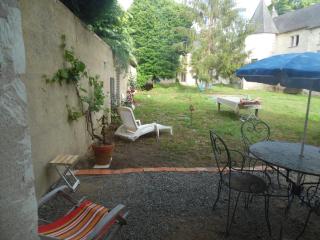 LE COMPOSTELLE BATIMENT LA RENAISSANCE - Courchamps - 0