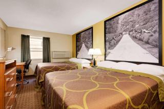 Super 8 by Wyndham Allentown - Allentown - 1