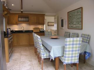 Dunedin - Waterside location, private garden and buckets of charm - 2