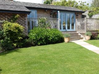 Dunedin - Waterside location, private garden and buckets of charm - 8