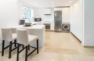 Charming and Modern 3-Bedroom Duplex in Aloha Pueblo with Mountain Views - Marbella - 1