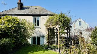 The Garden Cottage - Elevated position, wonderful views over Dartmouth, beautiful garden - 9