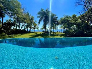 Stunning Oceanfront 4-Bdrm Villa w/ Infinity Pool - San Lorenzo - 0