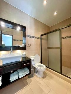 Stunning Oceanfront 4-Bdrm Villa w/ Infinity Pool - San Lorenzo - 5