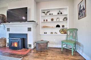 Vintage Bishop House in Downtown with Porch Swing! - Bishop - 4